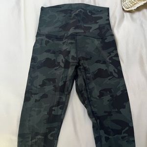 Lululemon camo aligns size 4